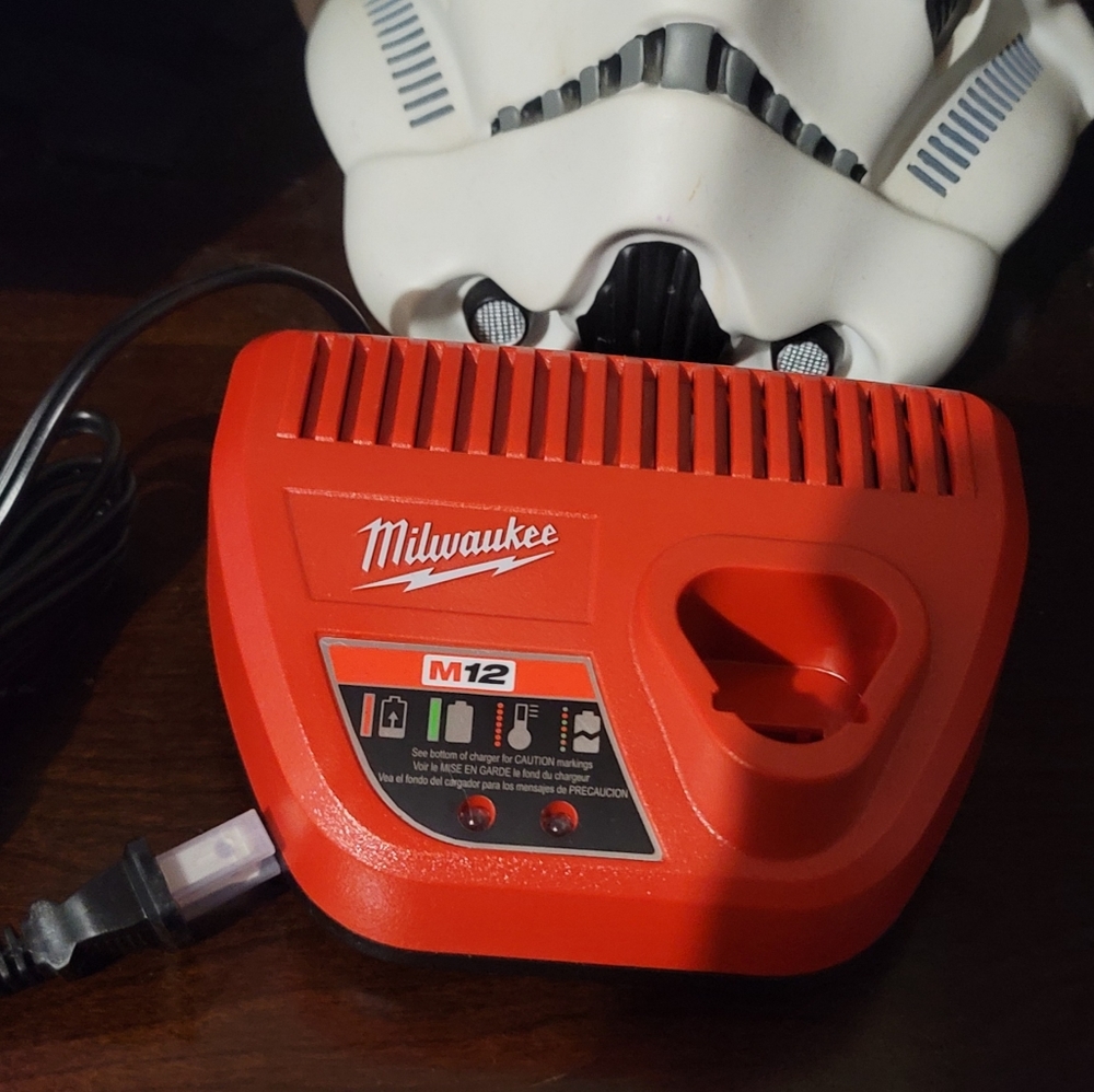 Milwaukee M12 Lithium-ion Battery Charge